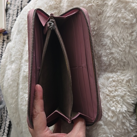 Bottega Venta Preloved wallet great condition inside & out, mauve. - Picture 5 of 14